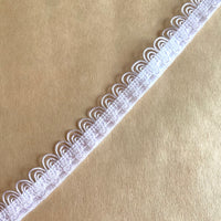 Scalloped elastic in White