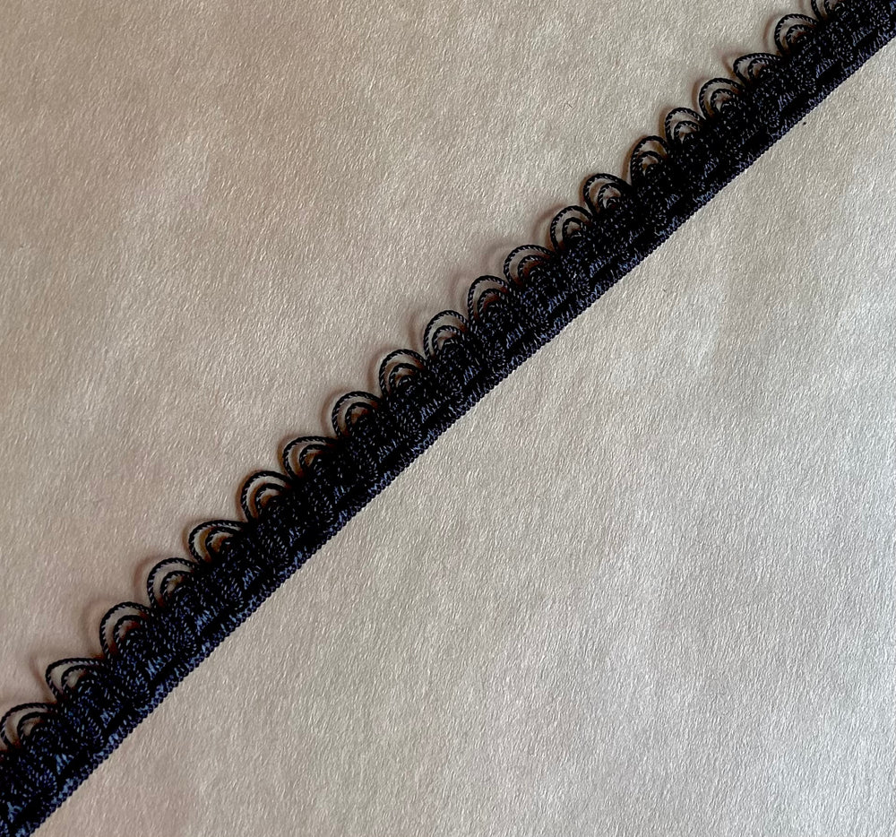 Scalloped elastic in black